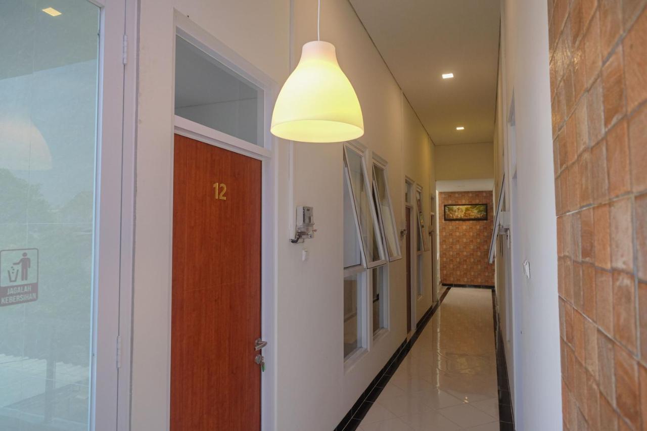 Reddoorz Syariah @ Tlogosari Semarang Alastuwo Exterior foto