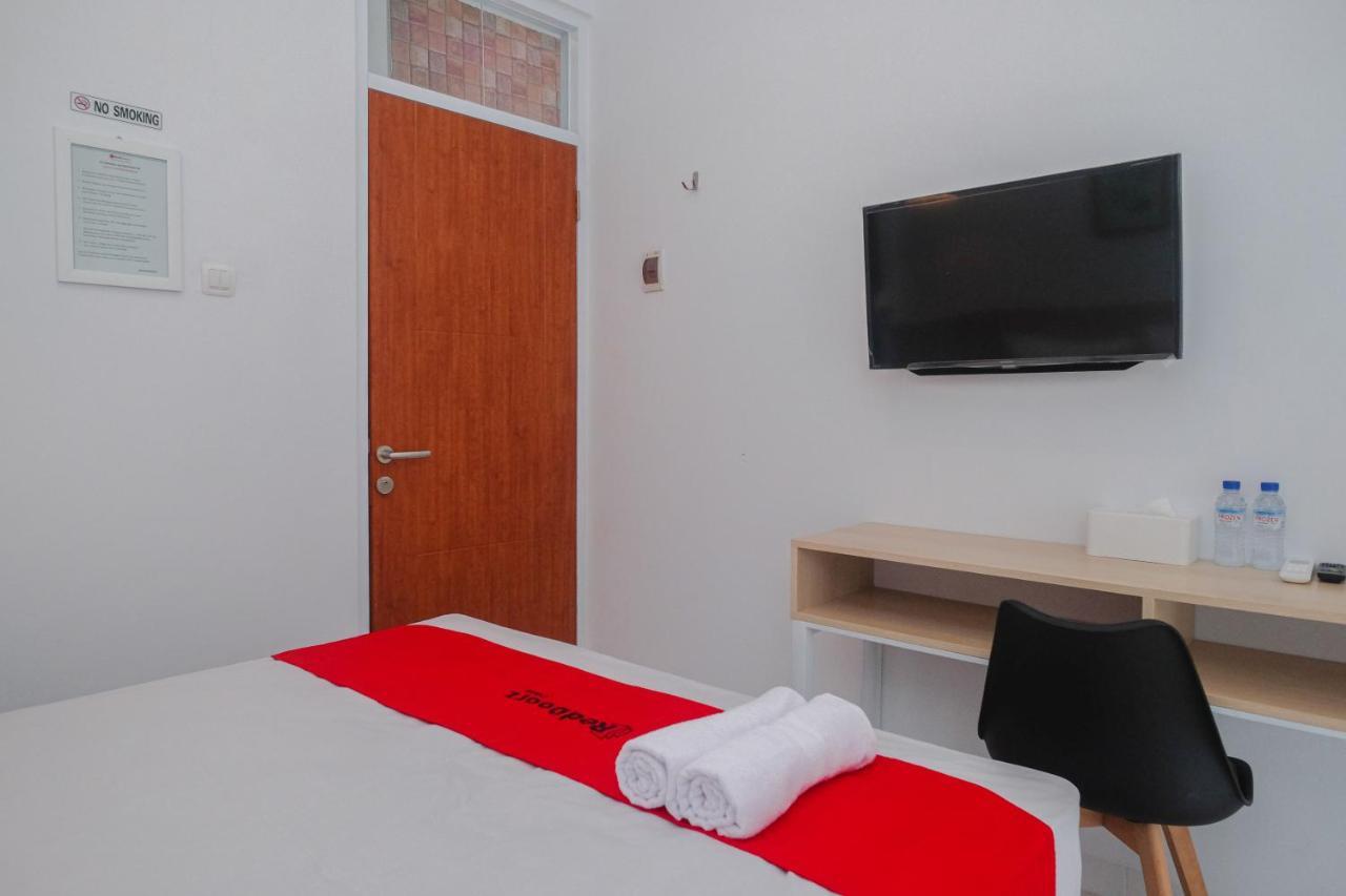 Reddoorz Syariah @ Tlogosari Semarang Alastuwo Exterior foto