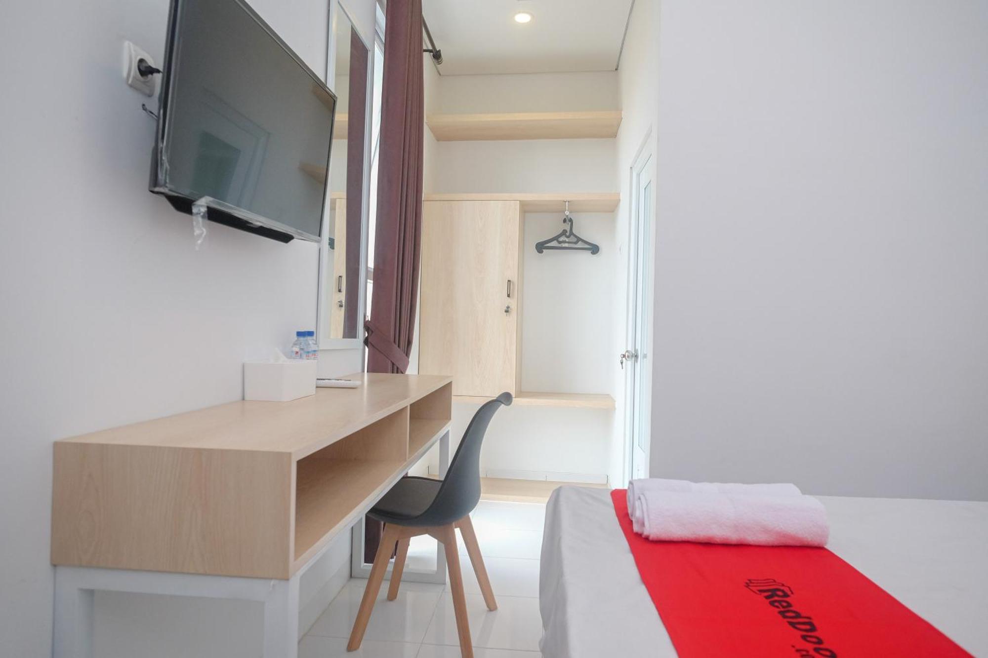 Reddoorz Syariah @ Tlogosari Semarang Alastuwo Exterior foto